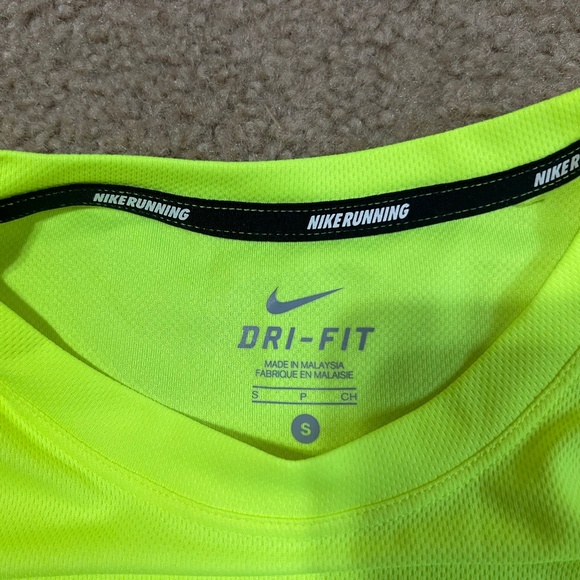 Nike DriFit Running Shirt - Picture 2 of 3